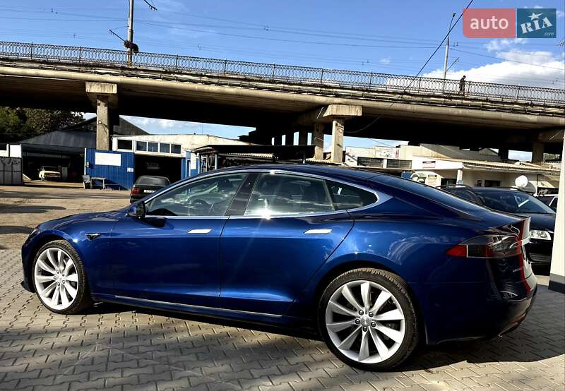 Лифтбек Tesla Model S 2017 в Ивано-Франковске