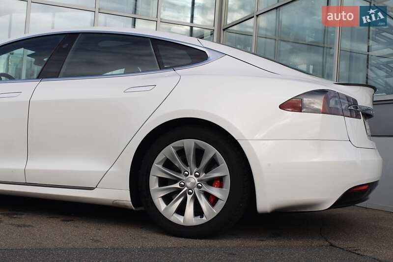 Лифтбек Tesla Model S 2019 в Киеве