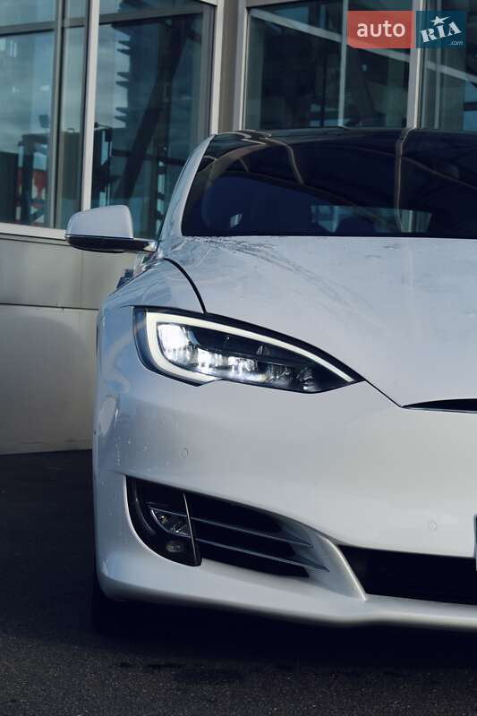 Лифтбек Tesla Model S 2019 в Киеве