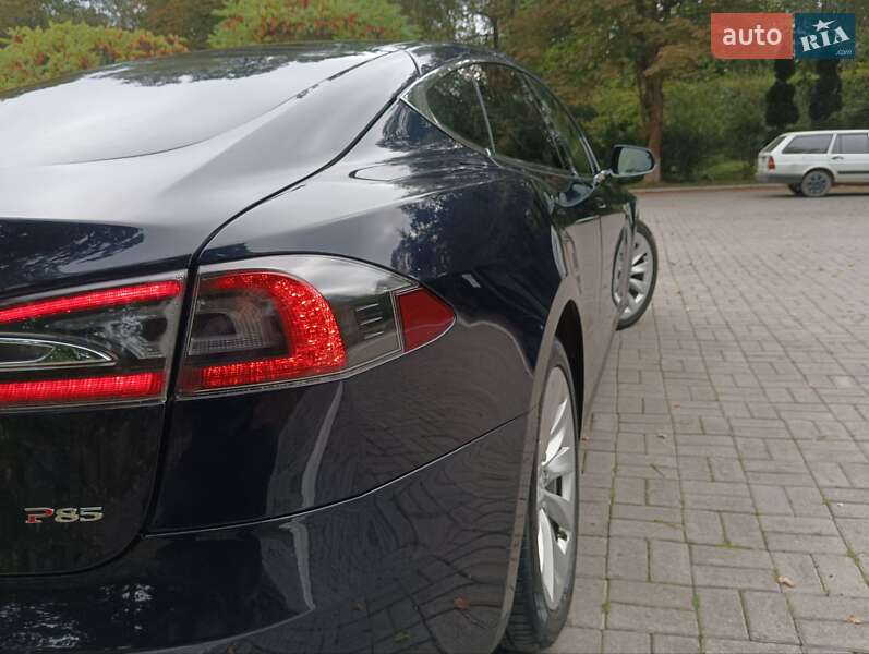 Лифтбек Tesla Model S 2013 в Дрогобыче