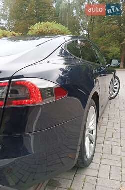 Лифтбек Tesla Model S 2013 в 