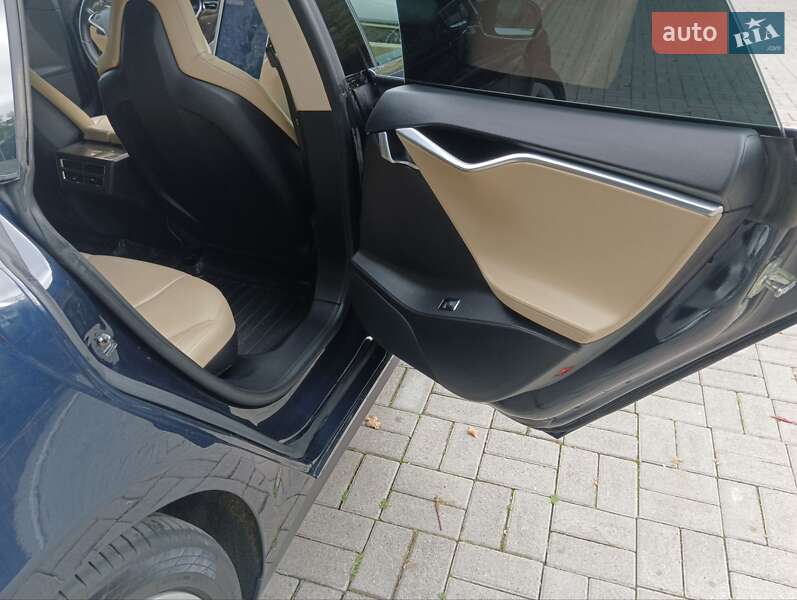 Лифтбек Tesla Model S 2013 в Дрогобыче