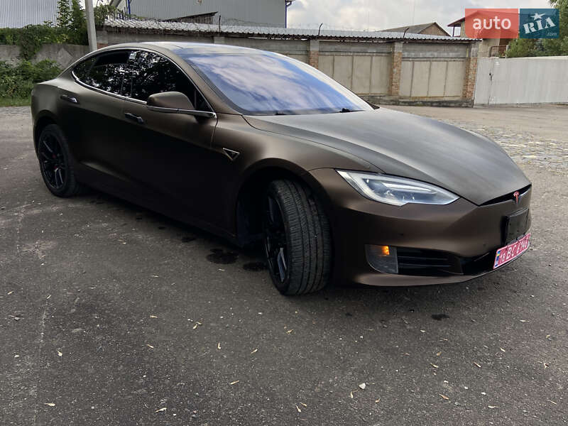 Ліфтбек Tesla Model S 2016 в Здолбуніві