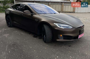 Лифтбек Tesla Model S 2016 в 