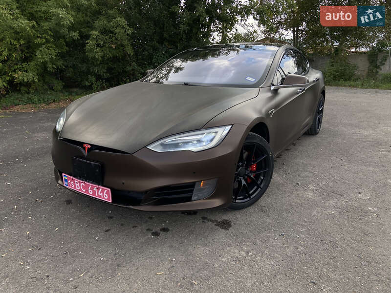 Ліфтбек Tesla Model S 2016 в Здолбуніві