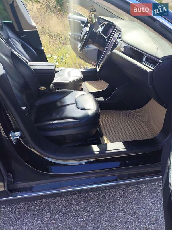 Ліфтбек Tesla Model S 2014 в Кропивницькому