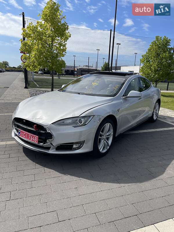 Ліфтбек Tesla Model S 2014 в Мукачевому