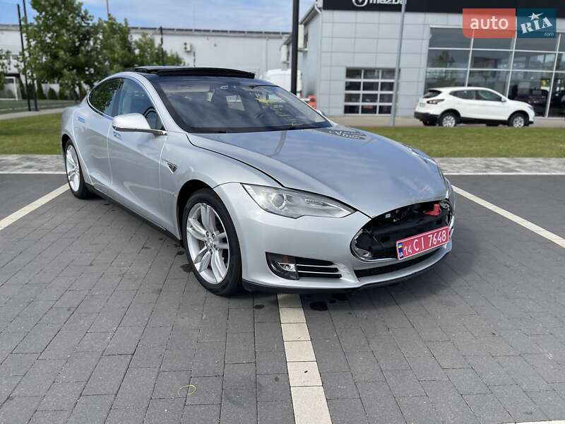 Лифтбек Tesla Model S 2014 в 