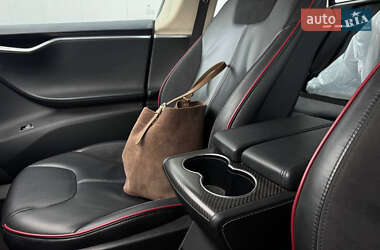 Лифтбек Tesla Model S 2015 в 
