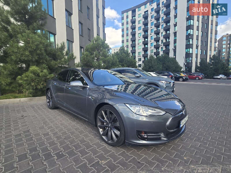 Лифтбек Tesla Model S 2014 в Киеве фото 6 Лифтбек Tesla Model S 2014 в Киеве