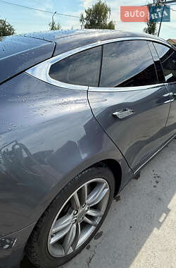 Ліфтбек Tesla Model S 2014 в 