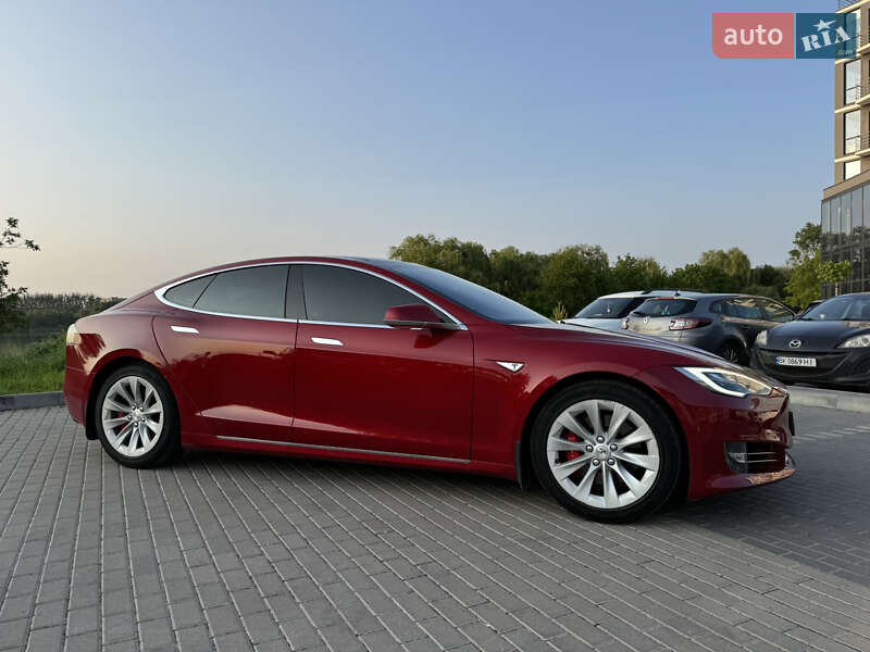 Лифтбек Tesla Model S 2016 в Ровно