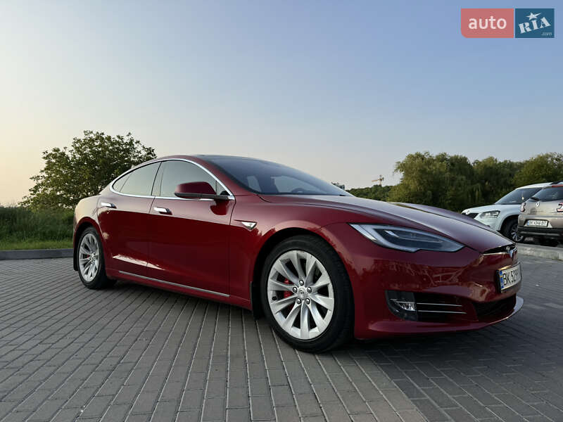 Лифтбек Tesla Model S 2016 в Ровно