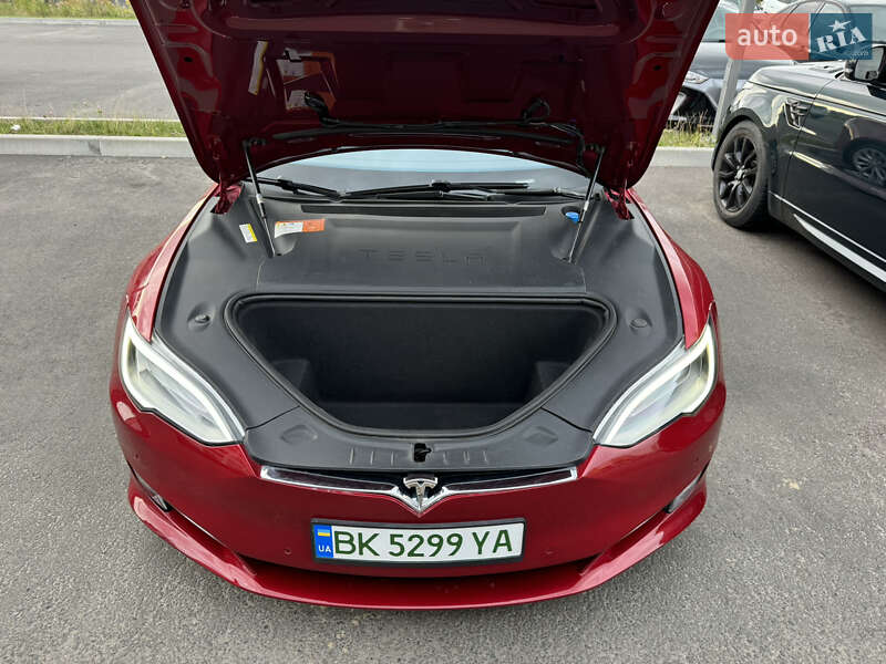 Лифтбек Tesla Model S 2016 в Ровно