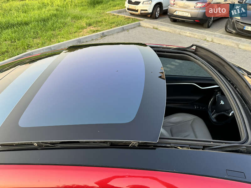Лифтбек Tesla Model S 2016 в Ровно