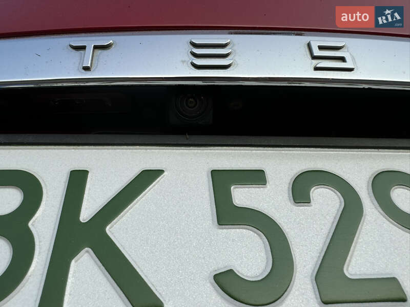 Лифтбек Tesla Model S 2016 в Ровно