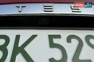 Лифтбек Tesla Model S 2016 в 