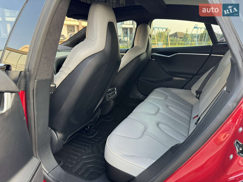 Лифтбек Tesla Model S 2016 в Ровно