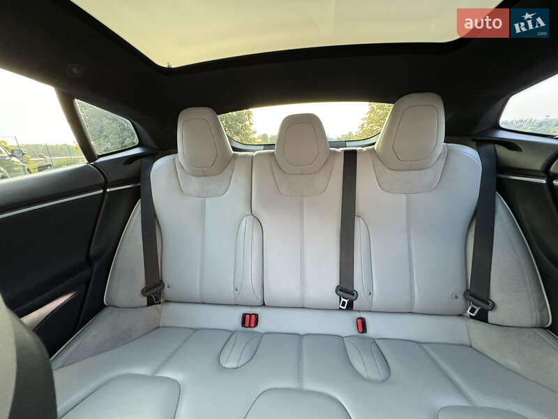 Лифтбек Tesla Model S 2016 в Ровно