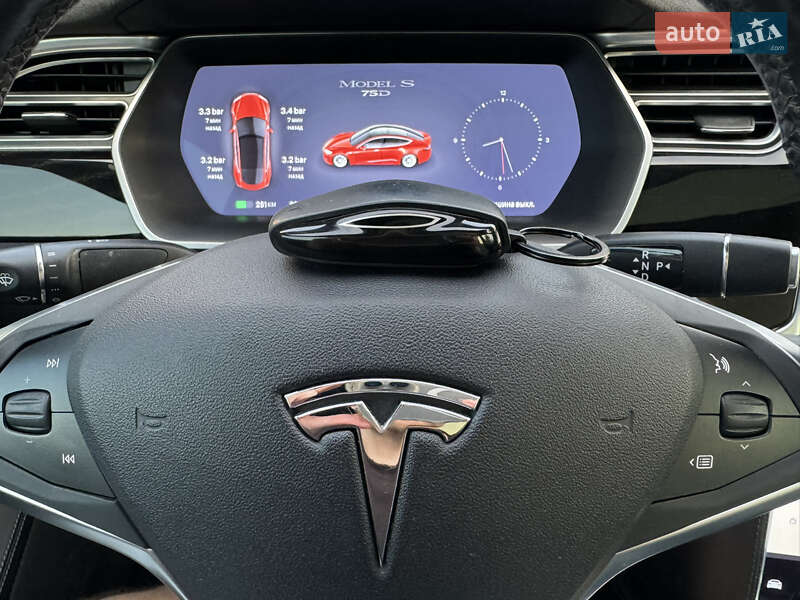 Лифтбек Tesla Model S 2016 в Ровно