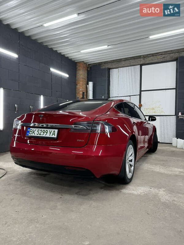 Лифтбек Tesla Model S 2016 в Ровно