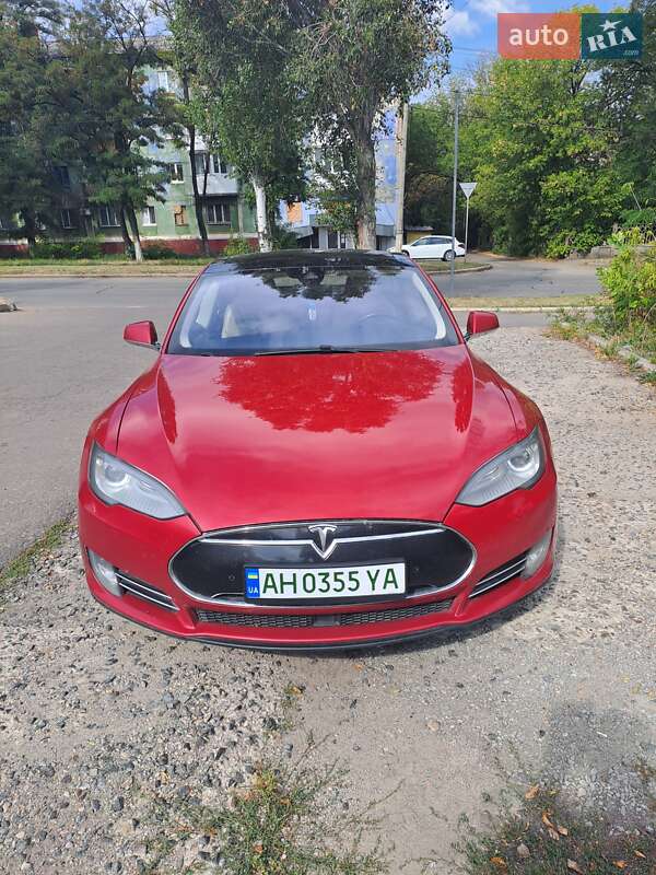 Tesla Model S 2015