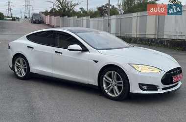 Лифтбек Tesla Model S 2014 в 