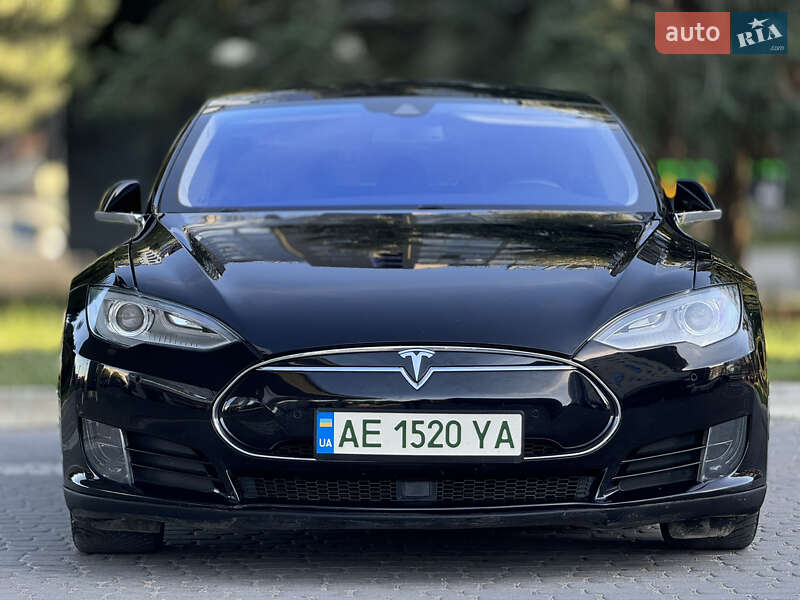 Tesla Model S 2015