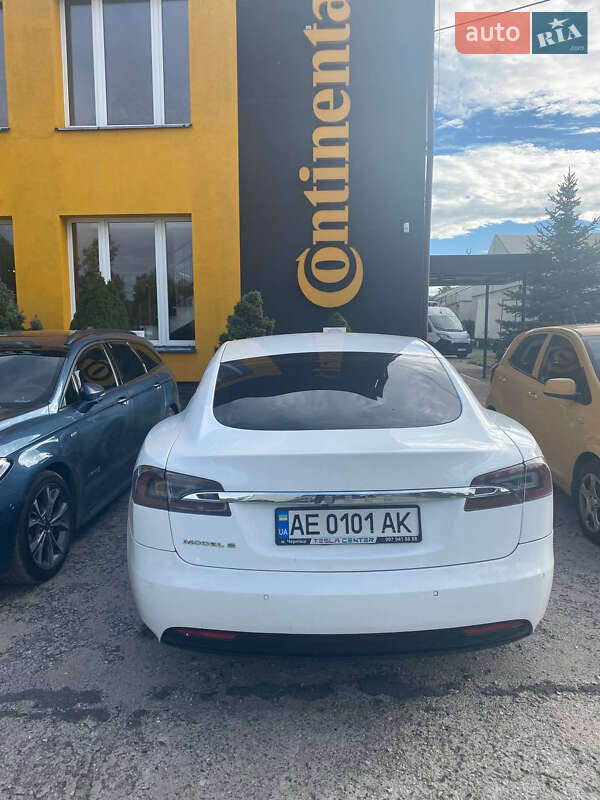 Лифтбек Tesla Model S 2016 в Ужгороде