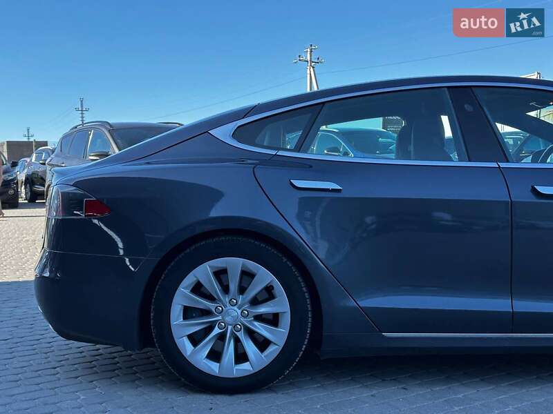 Ліфтбек Tesla Model S 2018 в Львові