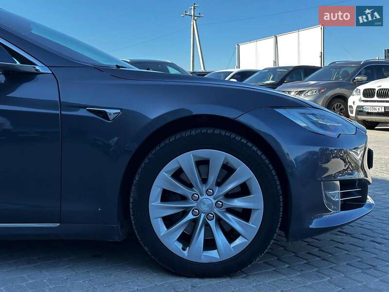 Ліфтбек Tesla Model S 2018 в Львові