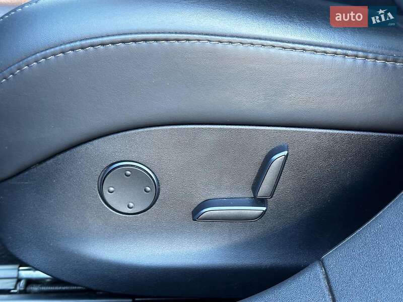Ліфтбек Tesla Model S 2018 в Львові