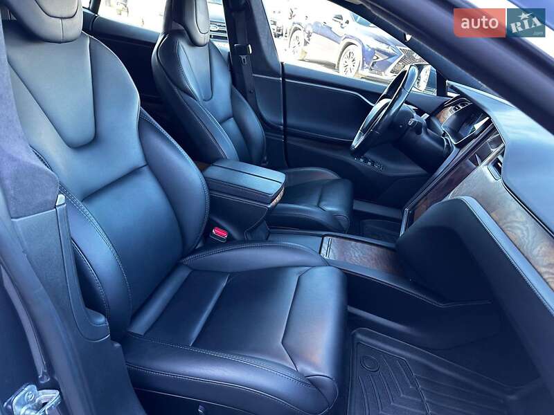 Ліфтбек Tesla Model S 2018 в Львові