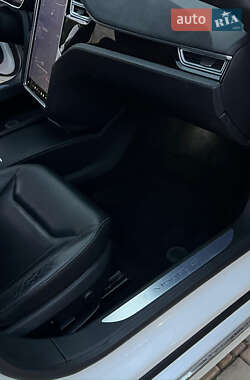 Лифтбек Tesla Model S 2016 в 