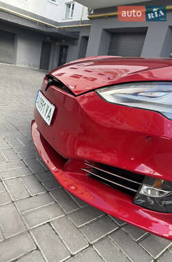 Лифтбек Tesla Model S 2014 в 