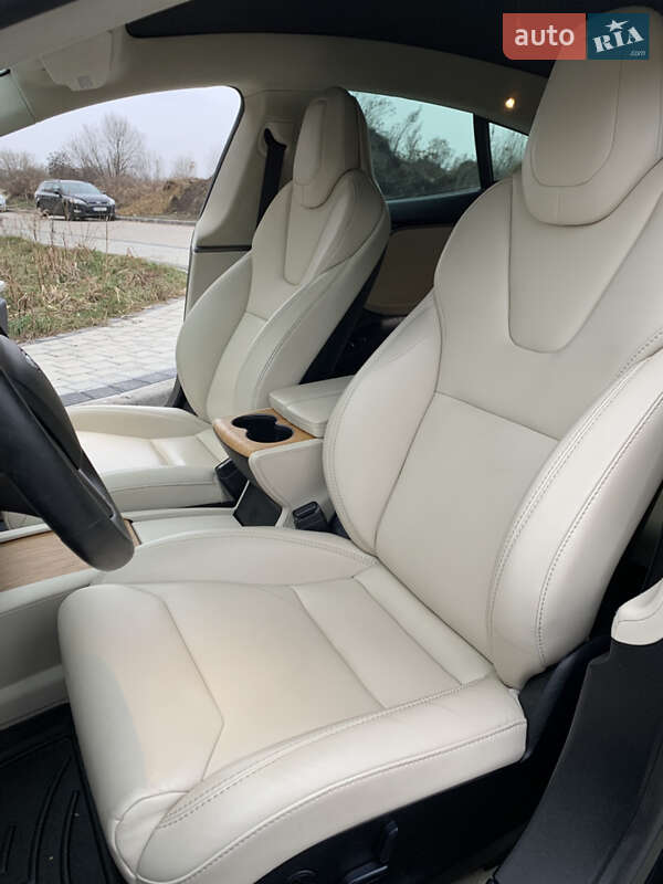 Ліфтбек Tesla Model S 2019 в Львові