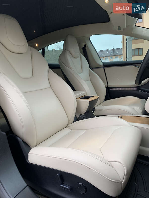Ліфтбек Tesla Model S 2019 в Львові
