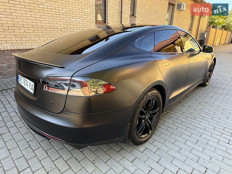 Лифтбек Tesla Model S 2015 в Днепре
