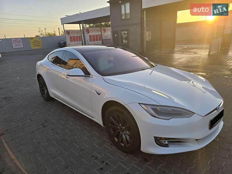 Ліфтбек Tesla Model S 2019 в Києві
