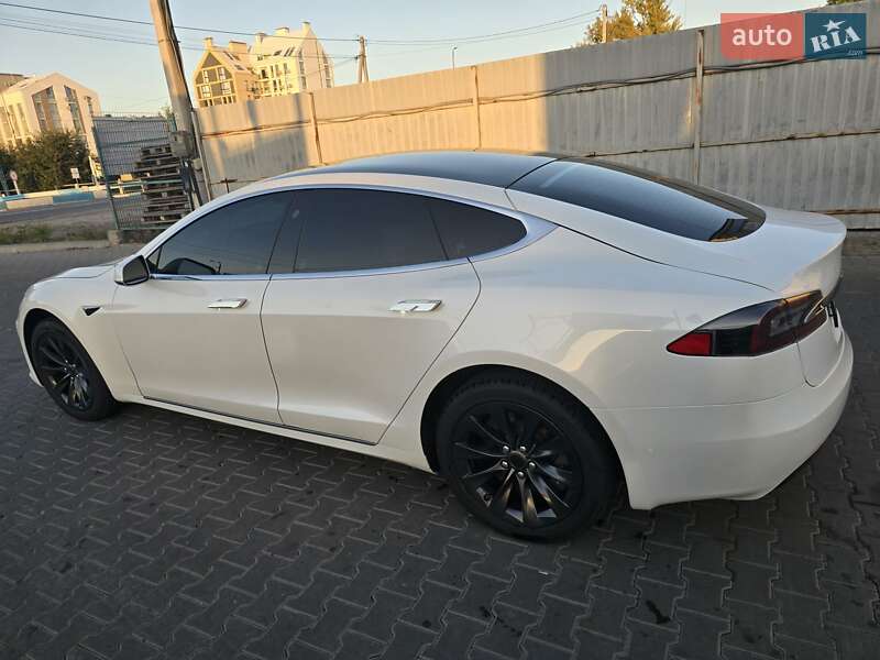 Ліфтбек Tesla Model S 2019 в Києві
