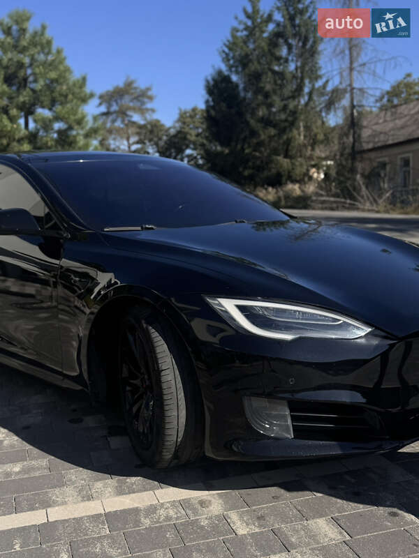 Лифтбек Tesla Model S 2016 в 