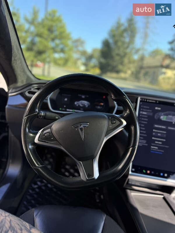 Лифтбек Tesla Model S 2016 в Ужгороде