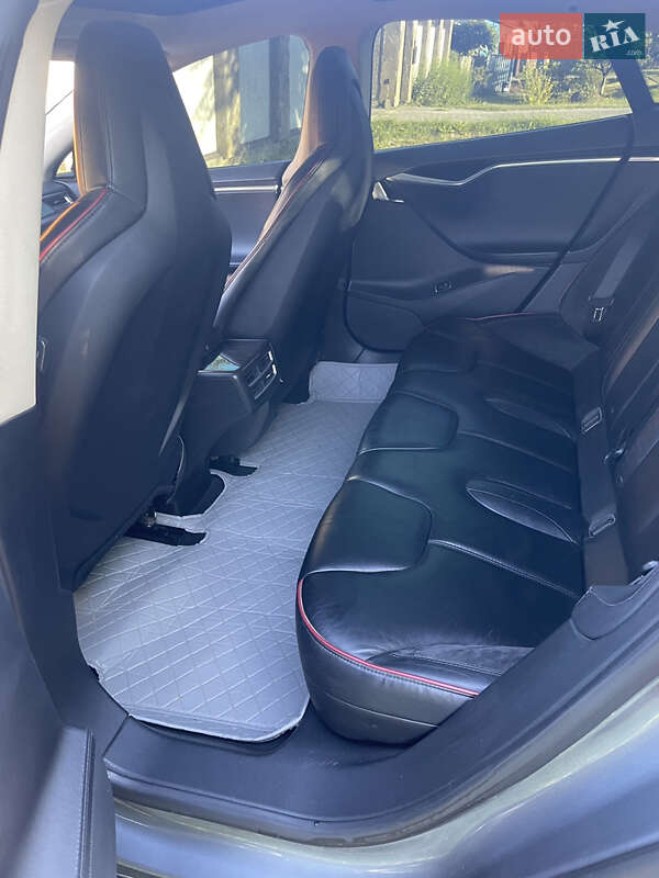 Лифтбек Tesla Model S 2013 в Ковеле