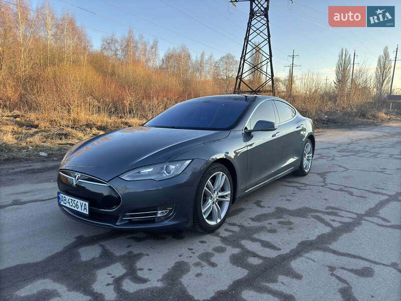 Лифтбек Tesla Model S 2014 в Львове