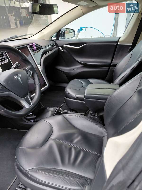 Лифтбек Tesla Model S 2014 в Золочеве
