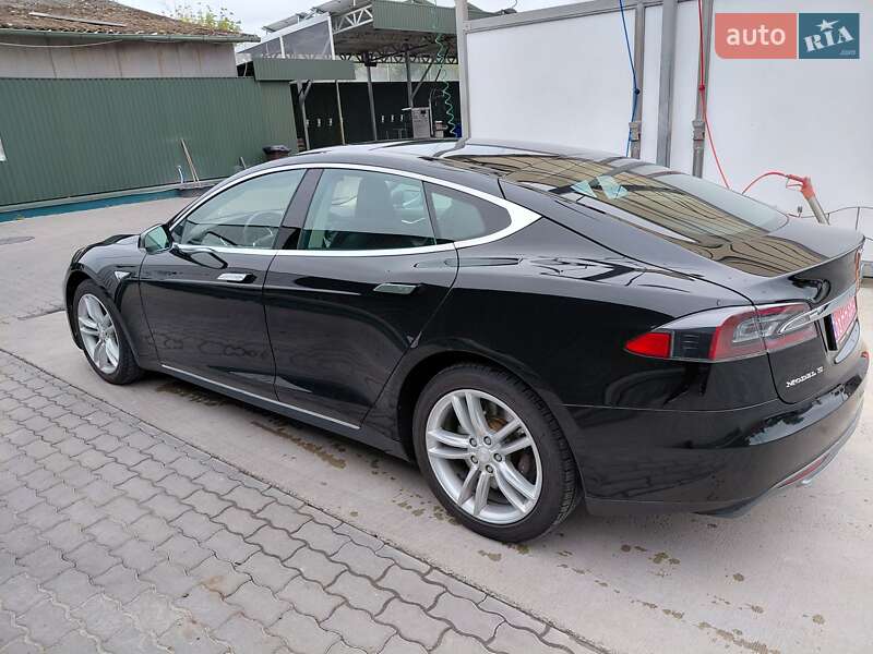 Лифтбек Tesla Model S 2014 в Золочеве
