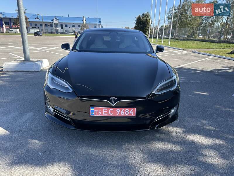 Лифтбек Tesla Model S 2017 в Житомире