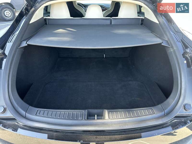 Лифтбек Tesla Model S 2017 в Житомире