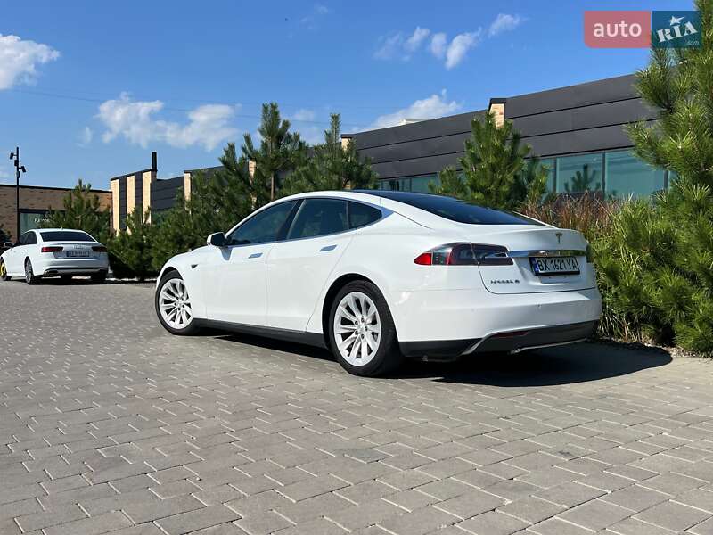 Лифтбек Tesla Model S 2016 в Хмельницком фото 7 Лифтбек Tesla Model S 2016 в Хмельницком