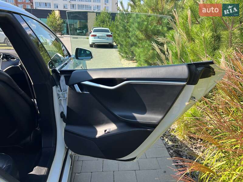 Лифтбек Tesla Model S 2016 в Хмельницком фото 18 Лифтбек Tesla Model S 2016 в Хмельницком